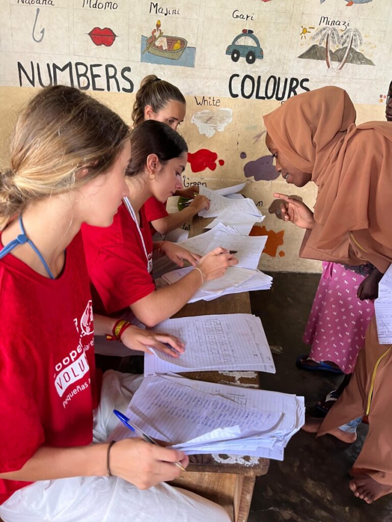 VOLUNTEERING ABROAD FOR YOUNG PEOPLE 3 5d146ce9 61c5 4b32 b7d3 fb0504b08117